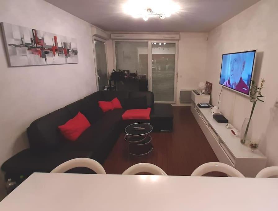 Joli Appartement Avec Jardin Et 2 Parkings Prives Argenteuil Exterior photo